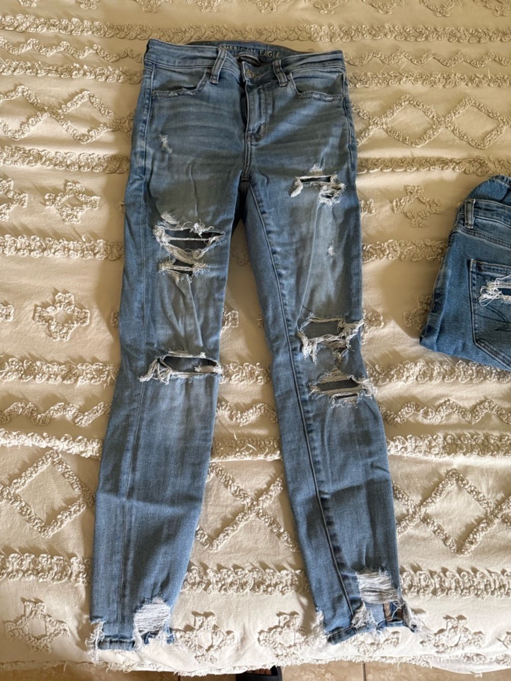 American Eagle Outfitters Light Wash Ripped Skinny Jeans